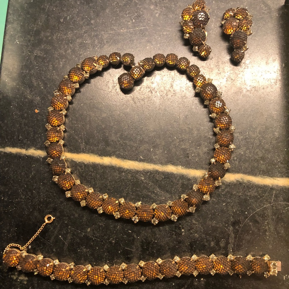 Kramer. Amber demi parure